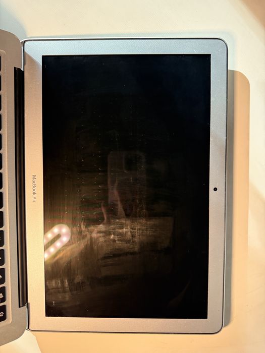 Apple MacBook Air 13” + hardcase