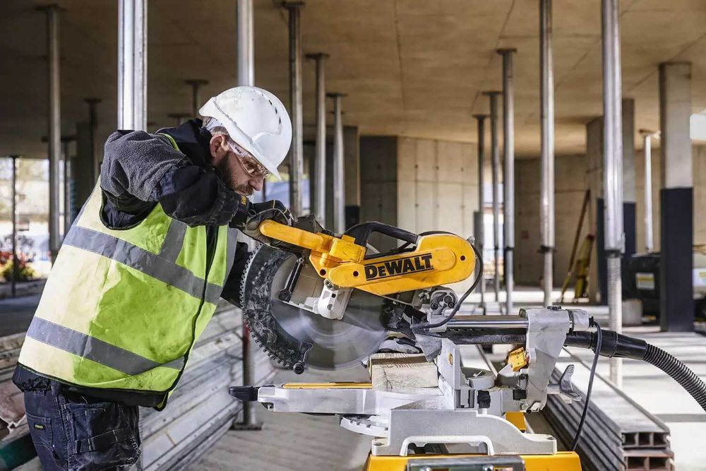 DeWALT DWS780  Пила настільна мережева 220v\305x30 мм\гарантiя
