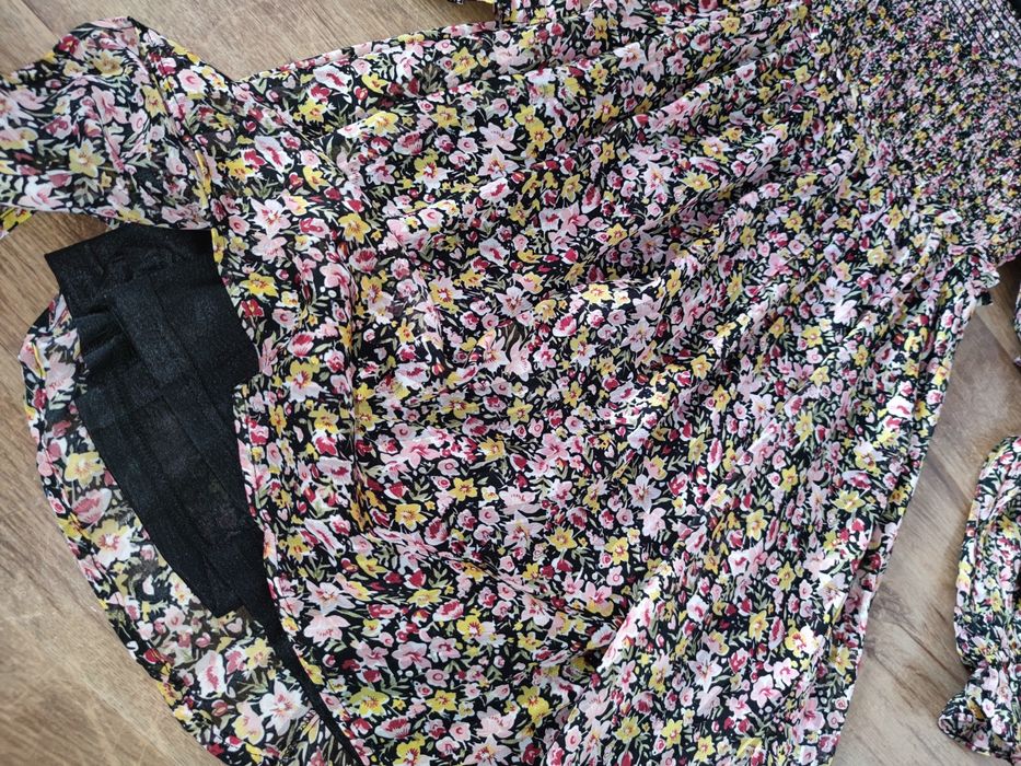 Zwiewna sukienka w kwiaty boho S