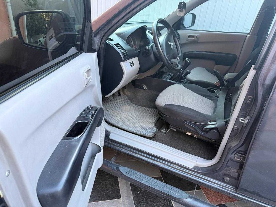 Mitsubisi L200 продаж