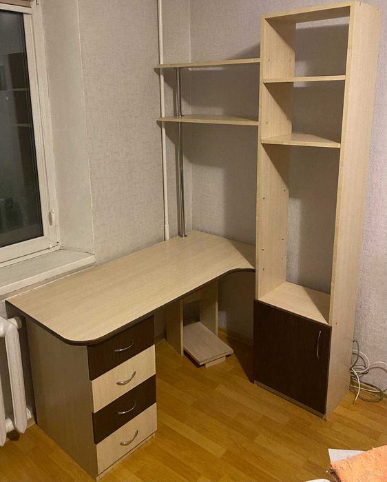 Стіл з пеналом б/у