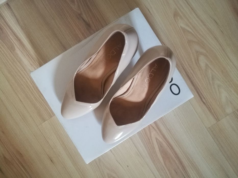 Lakierowane czółenka Aldo, kolor nude, rozm. 37