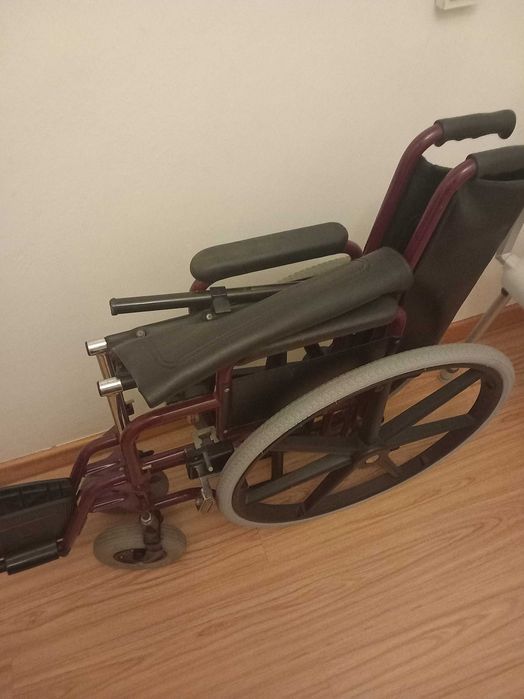 Vendo cadeira de rodas