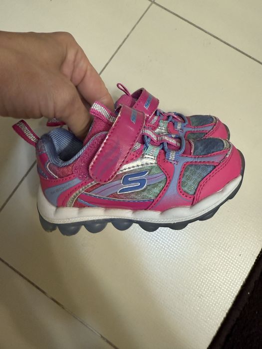 Продам детские кроссовки 21 размер