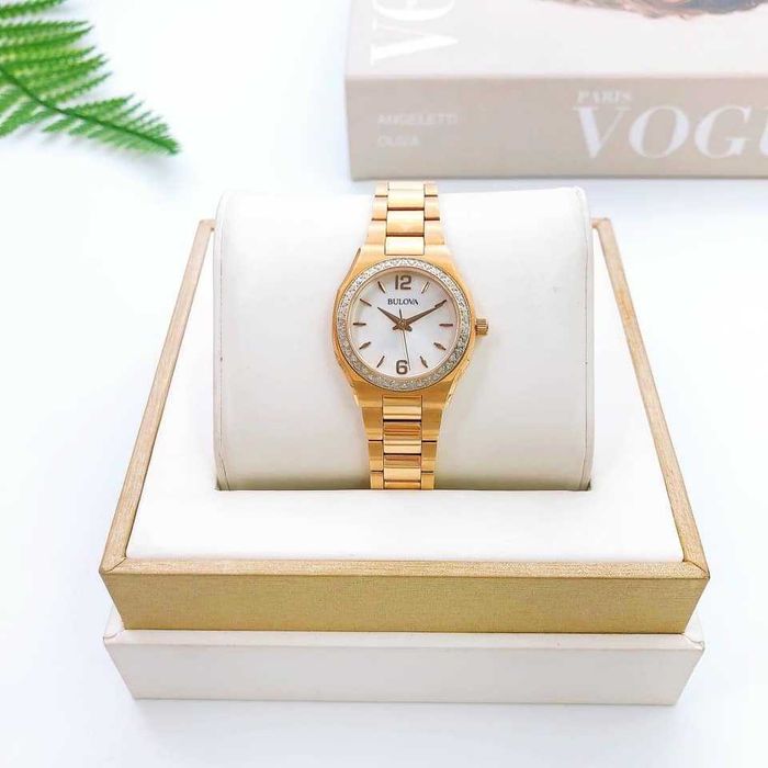 Женские часы Bulova с 46 бриллиантами . Великолепный подарок девушке