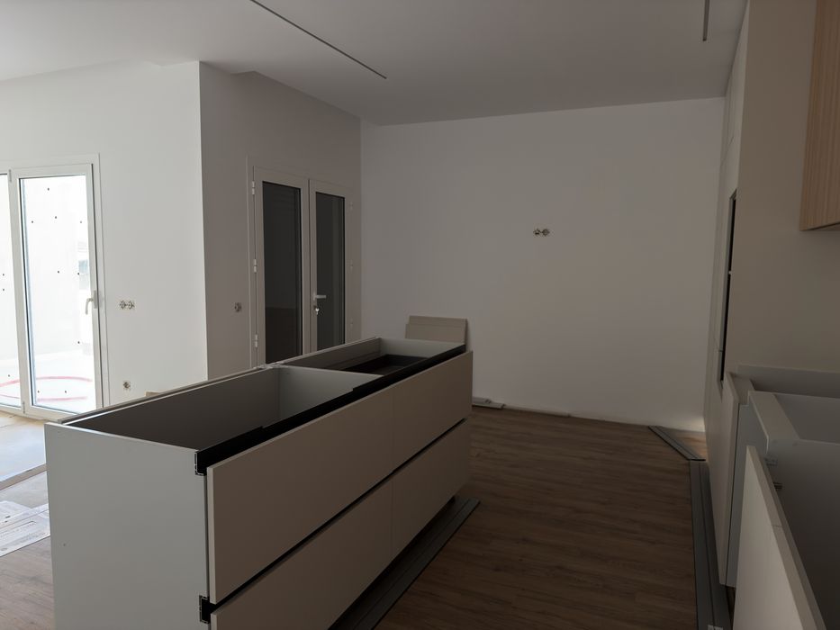 Moradia T4 geminada, térrea, com jardim e garagem em Condeixa-a-Nova