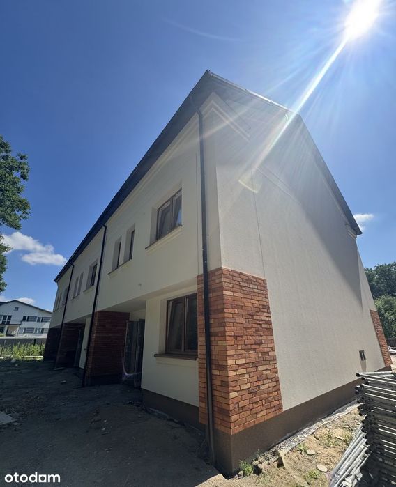 Dwupoziomowe mieszkanie z balkonem i 2 miejscami postojowymi