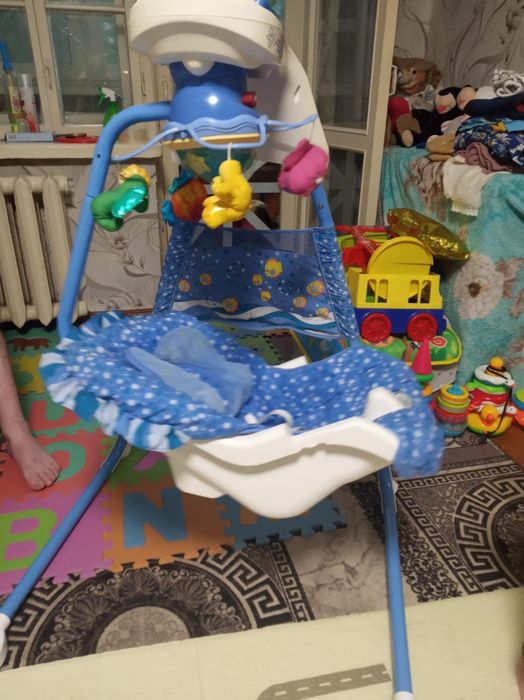 Продам заколихуючий центр для немовляти.
