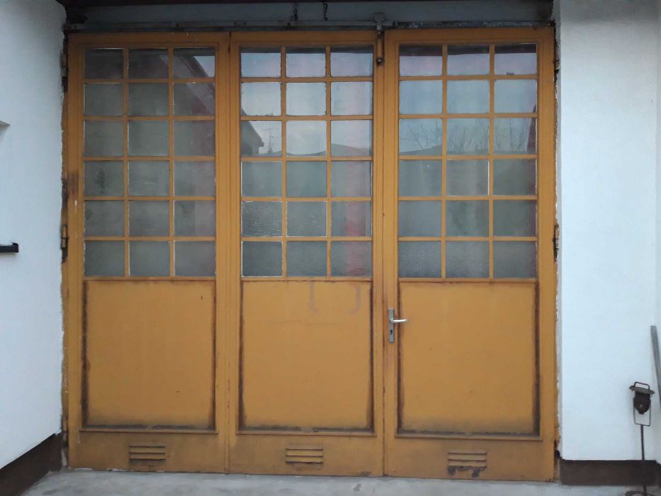 Brama trzyskrzydłowa do warsztatu, magazynu