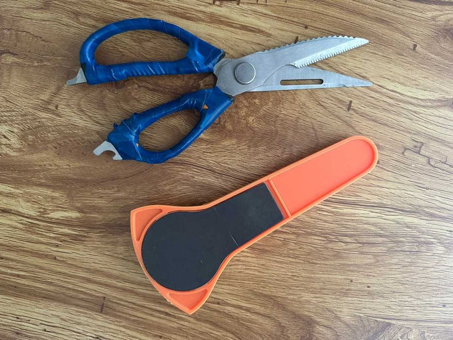 Ножницы универсальные Montero 61023 (разборные, с магнитных чехлом)