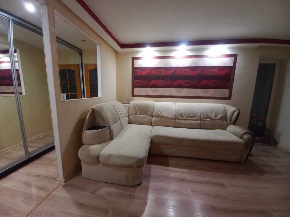 Продам двухкомнатную квартиру с ремонтом на Осипенковском мкр