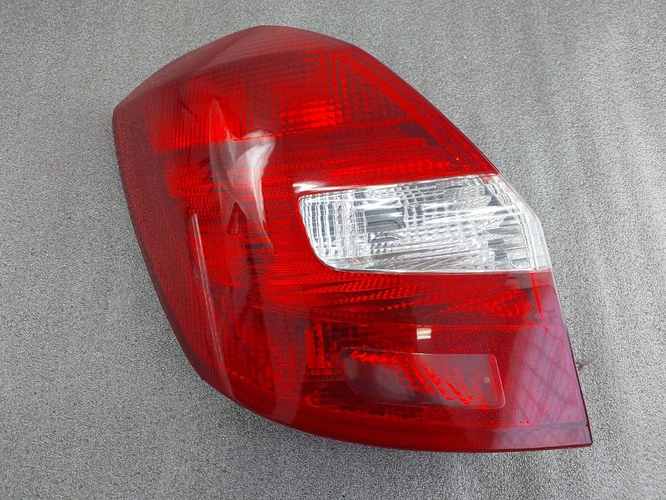 Farolim esquerdo SKODA Fabia II Break (545, 5J)