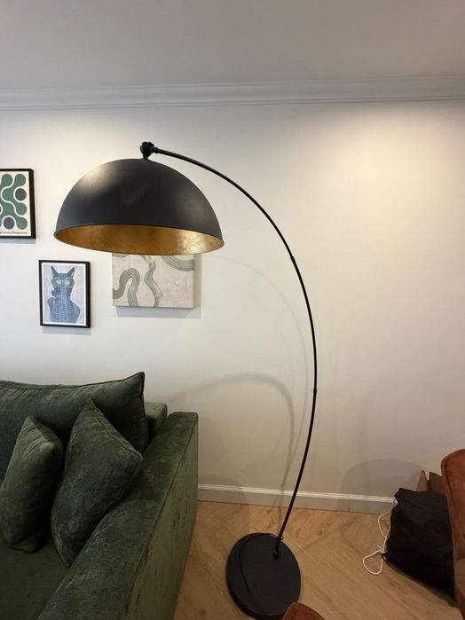Lampa stojąca łukowa czarna