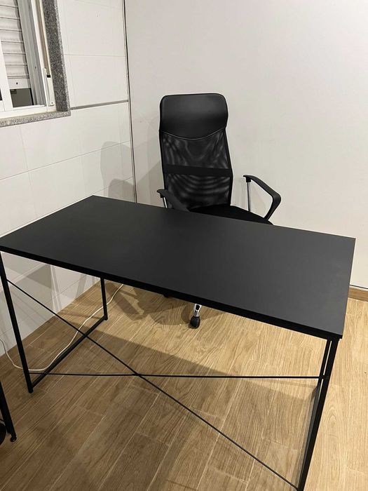 Mesa de escritório + cadeira + aquecedor