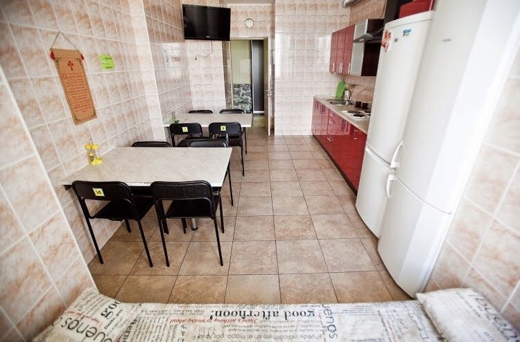 Хостел на позняках поряд з метро жк корона , поряд харківська осокорки