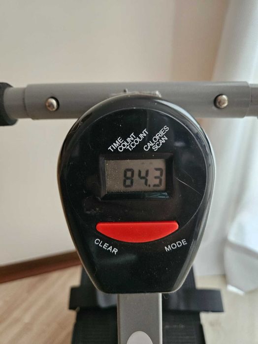 Máquina de remo, ideal para treino cardiovascular em casa.