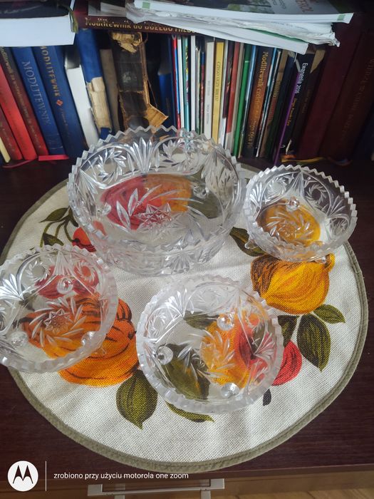 Kryształowe salaterki plus kubki