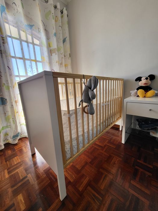 Berço de bebé montessori elegante e em excelente estado