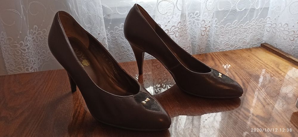 Продам туфли женские