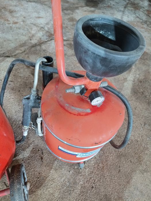 Máquina aspirar óleo e máquina para colocar valvulina