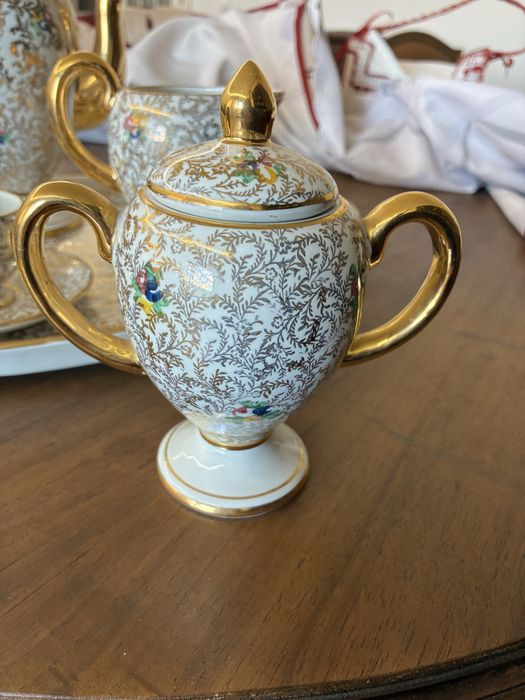 Conjunto  de café lindissimo louça de Alcobaça