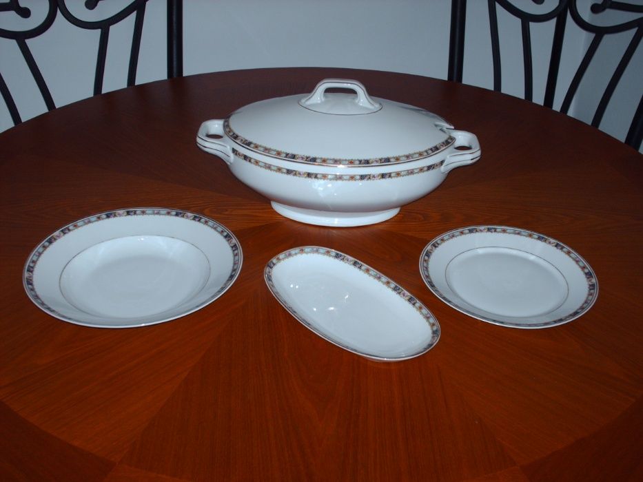 Serviço em loiça de porcelana