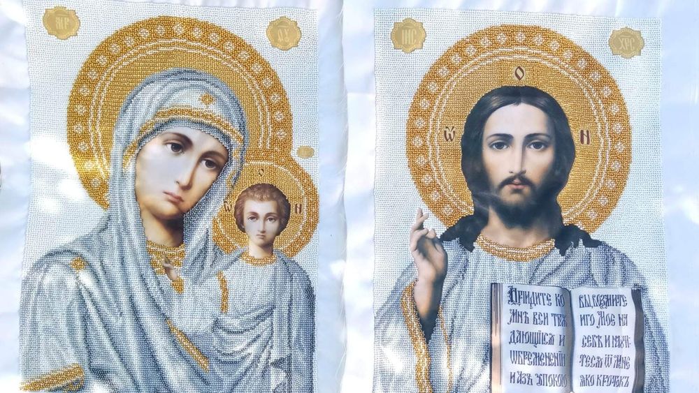 Вінчальні ікони вишиті чеським бісером