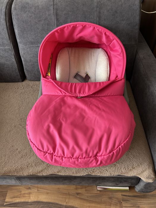 Fotelik samochodowy 0-10kg/ nosidełko