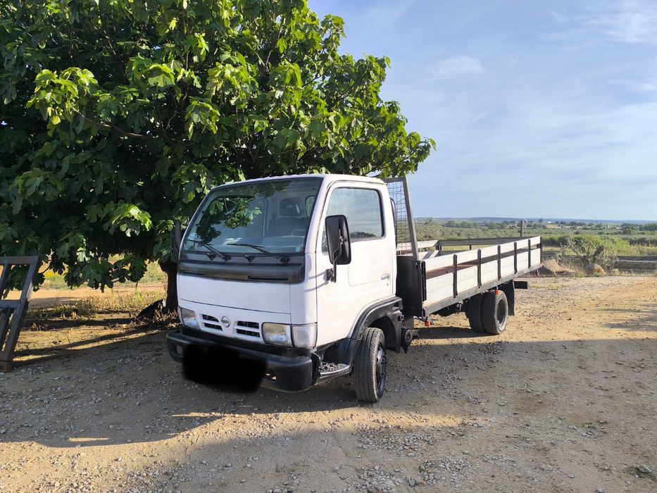 Nissan Cabstar 3.0 dCi (125 cv) – Rodado Duplo & Molas Reforçadas