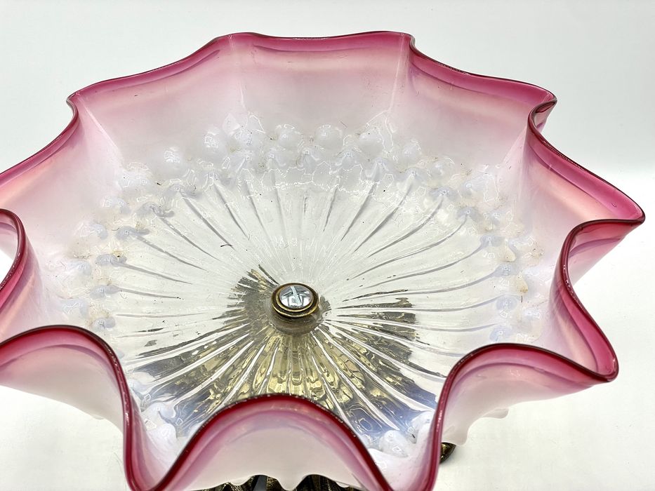 Fruteira com vidro opalino ondulado Art Nouveau