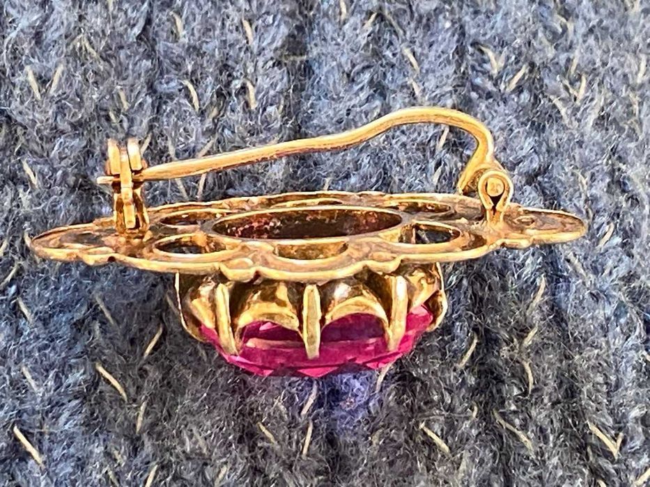 Stara broszka z korundu aleksandrytu z ZSRR. Srebro próby 875