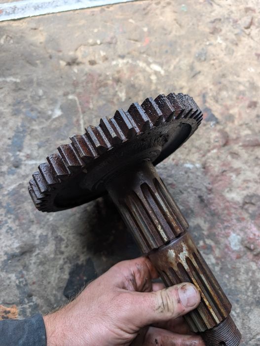 Вторинний вал МТЗ КПП мтз-80 СССР коробка передач хвостовик планетарка