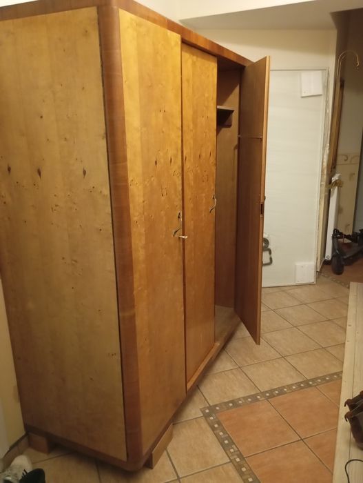 Szafa ubraniowa stara z duszą