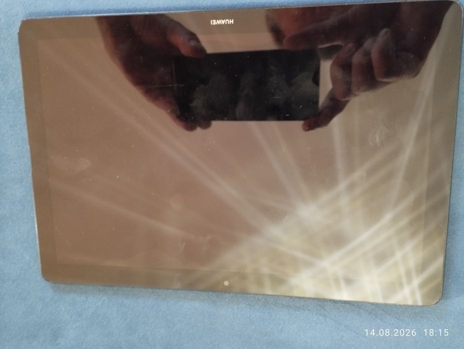 Tablet 10 cali Huawei mediapad T5 uszkodzona matryca