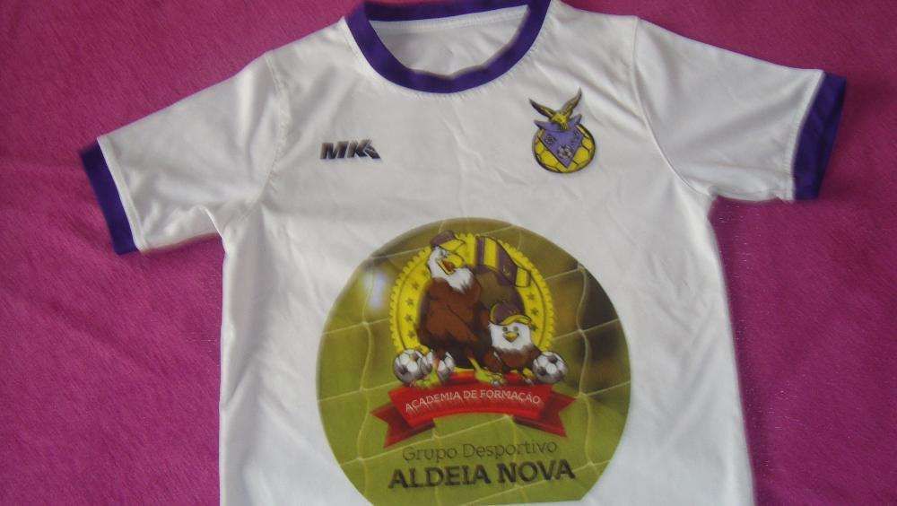 Equipamento de treino e de saida para jogo de criança de 8 anos