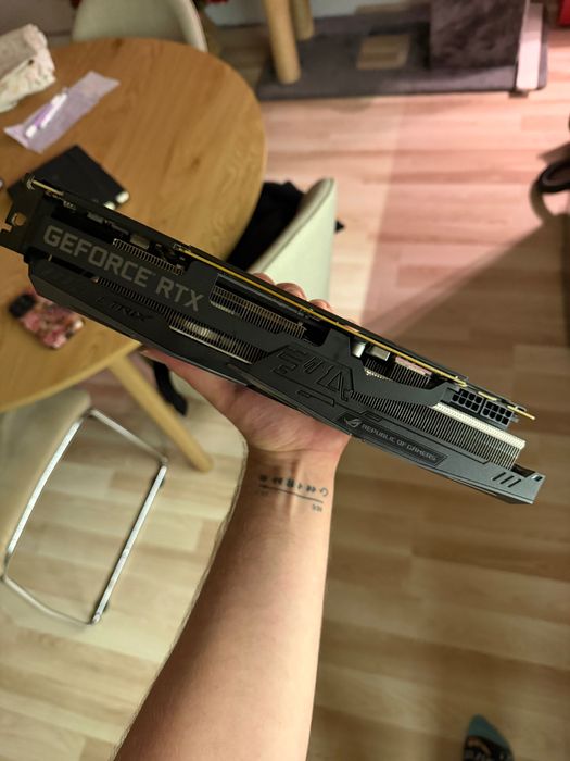 RTX 2080 Ti Asus 11GB VRAM