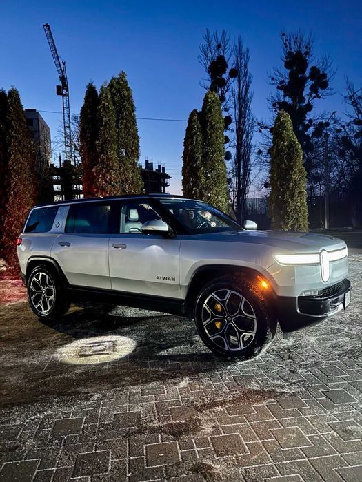 Продам Rivian R1S