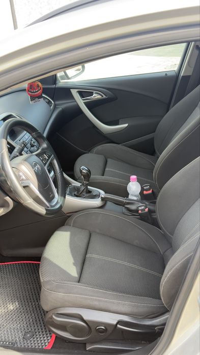 Продам Opel Astra j