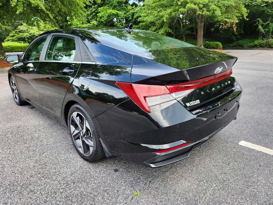 Hyundai Elantra Limited      2023