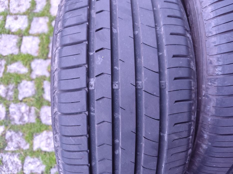 2 pneus 225/55/16 um com 600km e outro semi novo