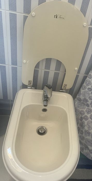 Bidé de marca indusa