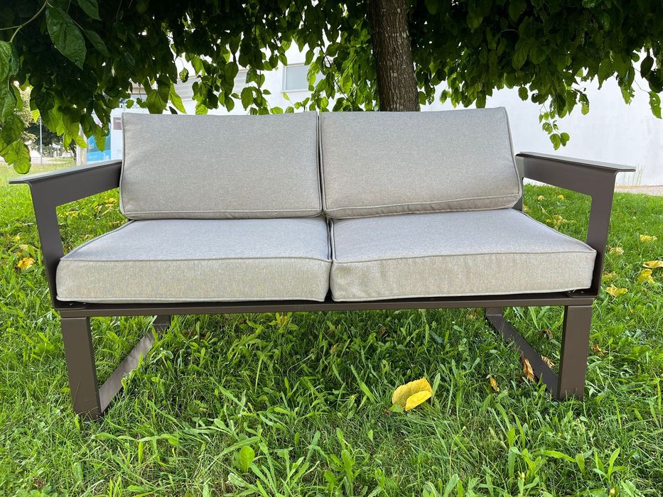 Conjunto de Jardim Naterial Odyssea – Sofá + 2 Cadeirões + Mesa de Centro