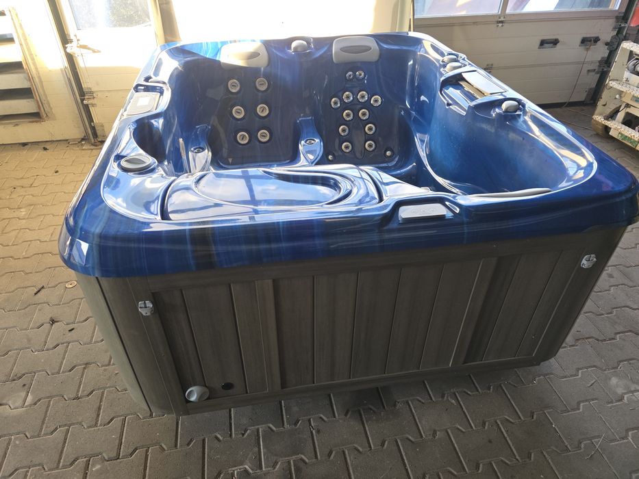 Jacuzzi ogrodowe taras ogrod caloroczne  ocieplone premium sundance spas capri