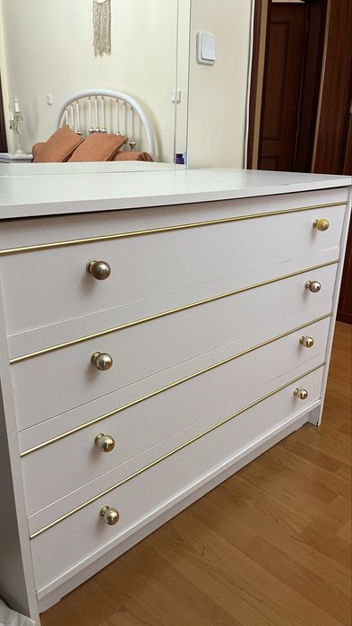 Conjunto de quarto [cama, cómoda, 2 mesas de cabeceira]