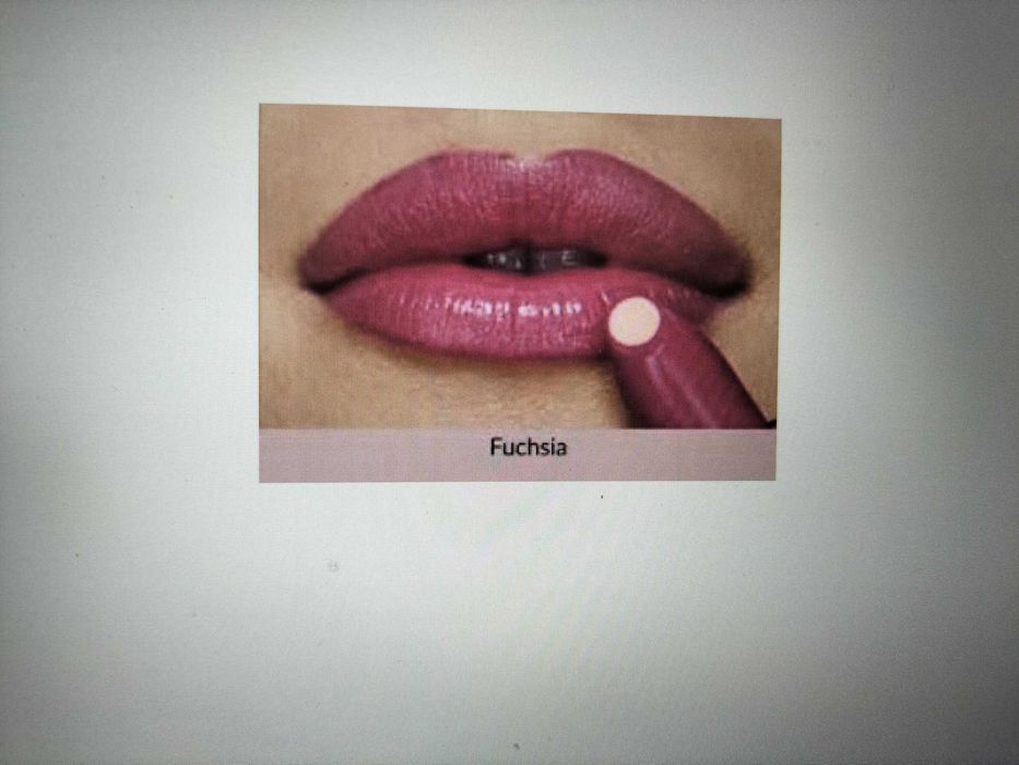 AVON Lśniąca szminka z kwasem hialuronowym Hydramatic Shine Fuchsia