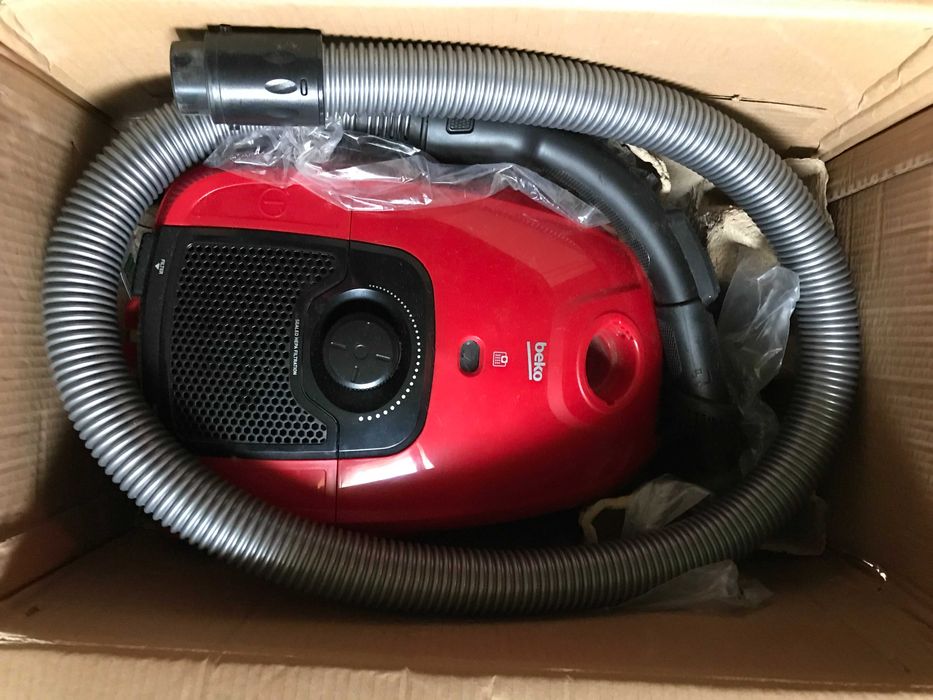 Пылесос мешковой Beko  пылесборник 3.2 л класс очистки А, красный