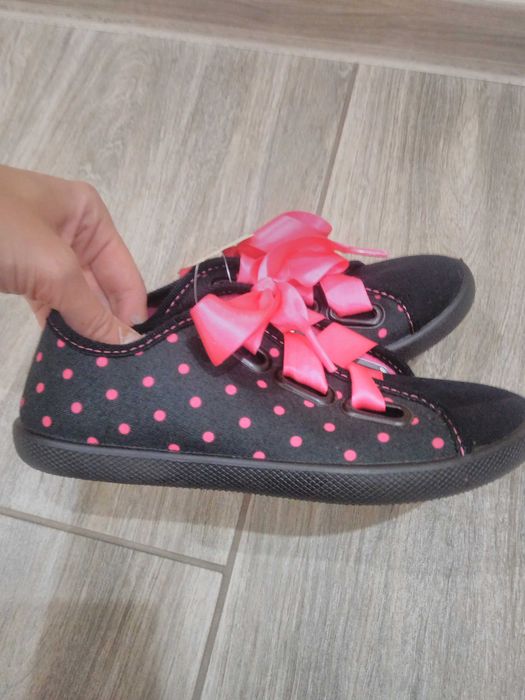 Nowe tenisówki kapcie dziewczęce rozmiar 33