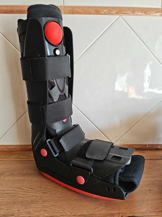 Bota walker ortopédica "DonJoy"  — estado praticamente novo