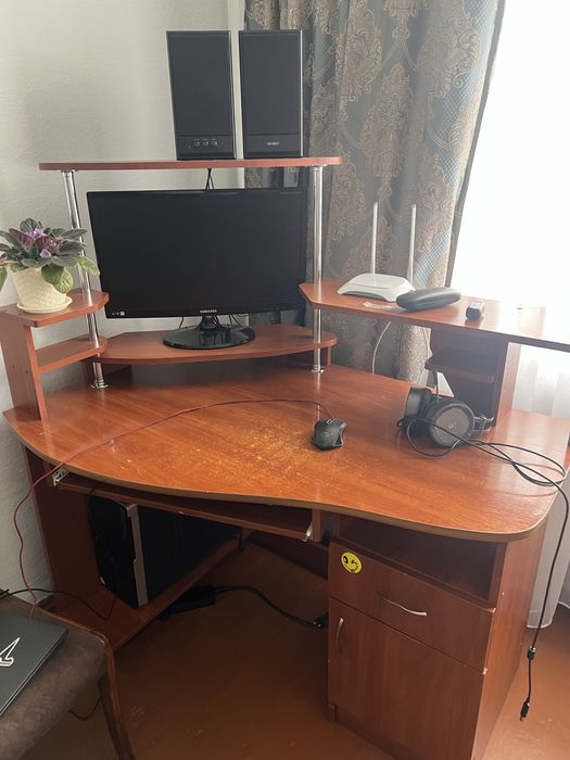 Компютерний стіл