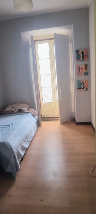 Quarto bem localizado bairro alto